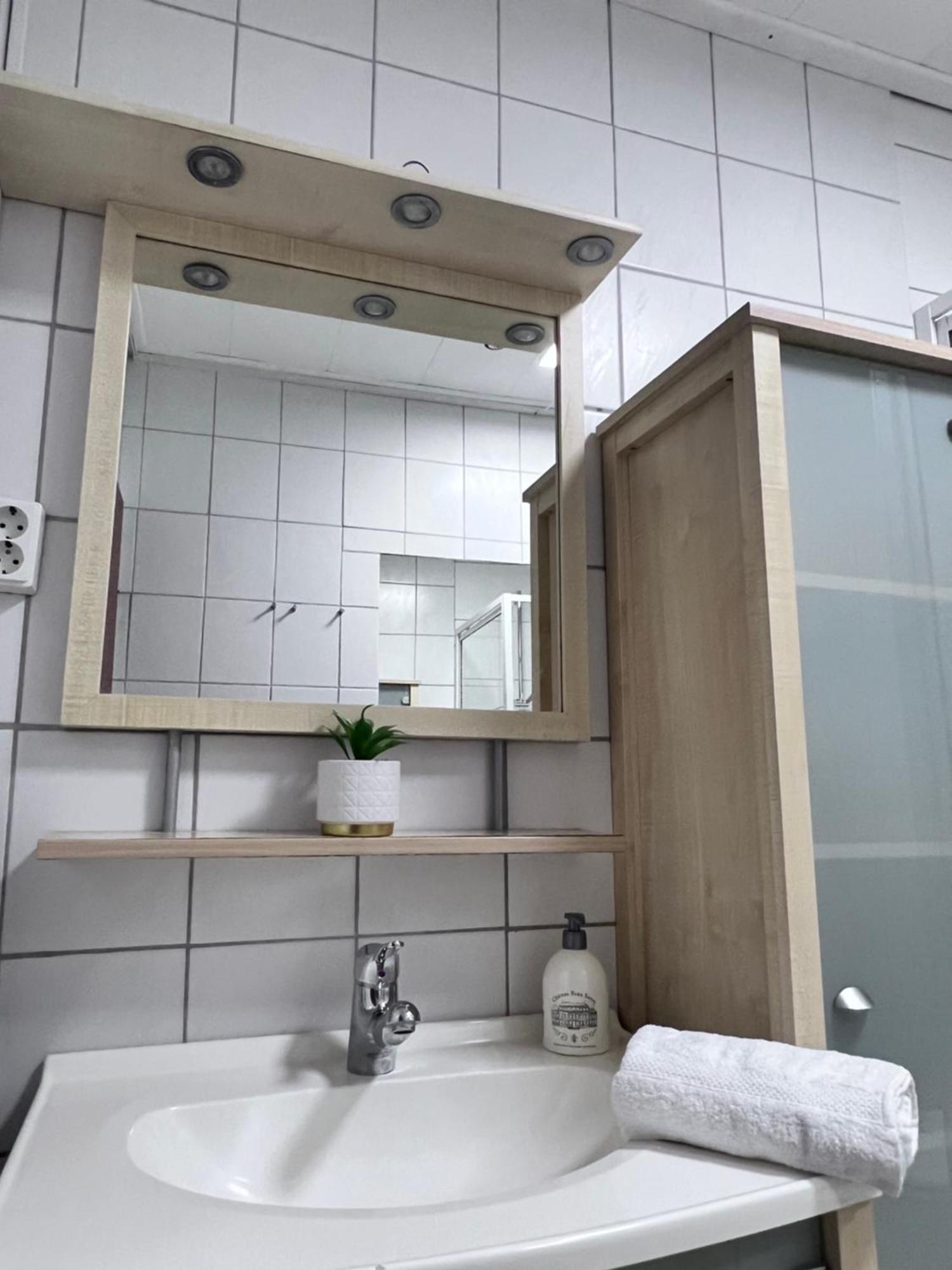 Moderne, Helle Mit Terasse 15min Bis Ob Centro, Klimaanlage Apartment