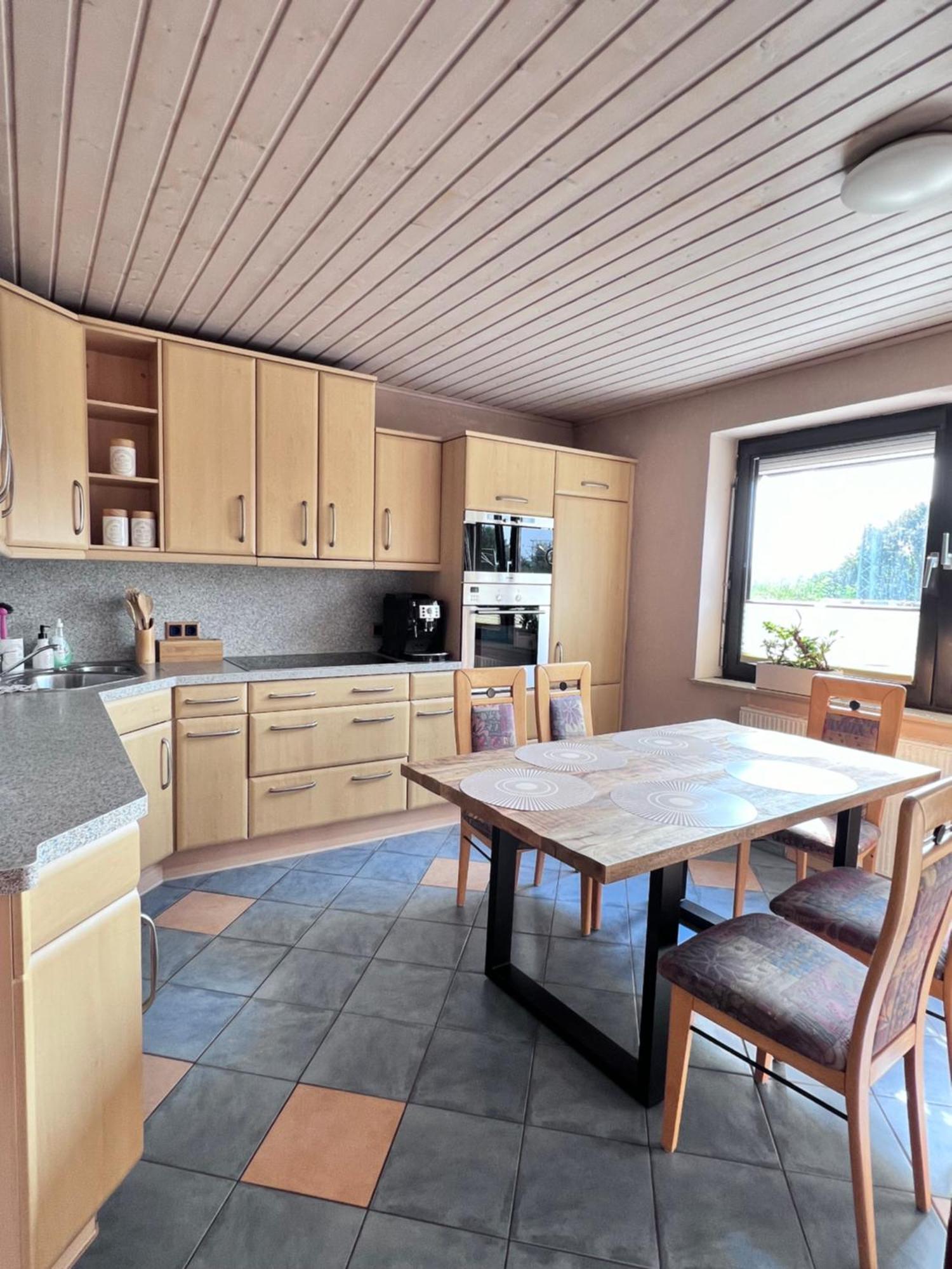 Apartment Moderne, Helle Mit Terasse 15min Bis Ob Centro, Klimaanlage