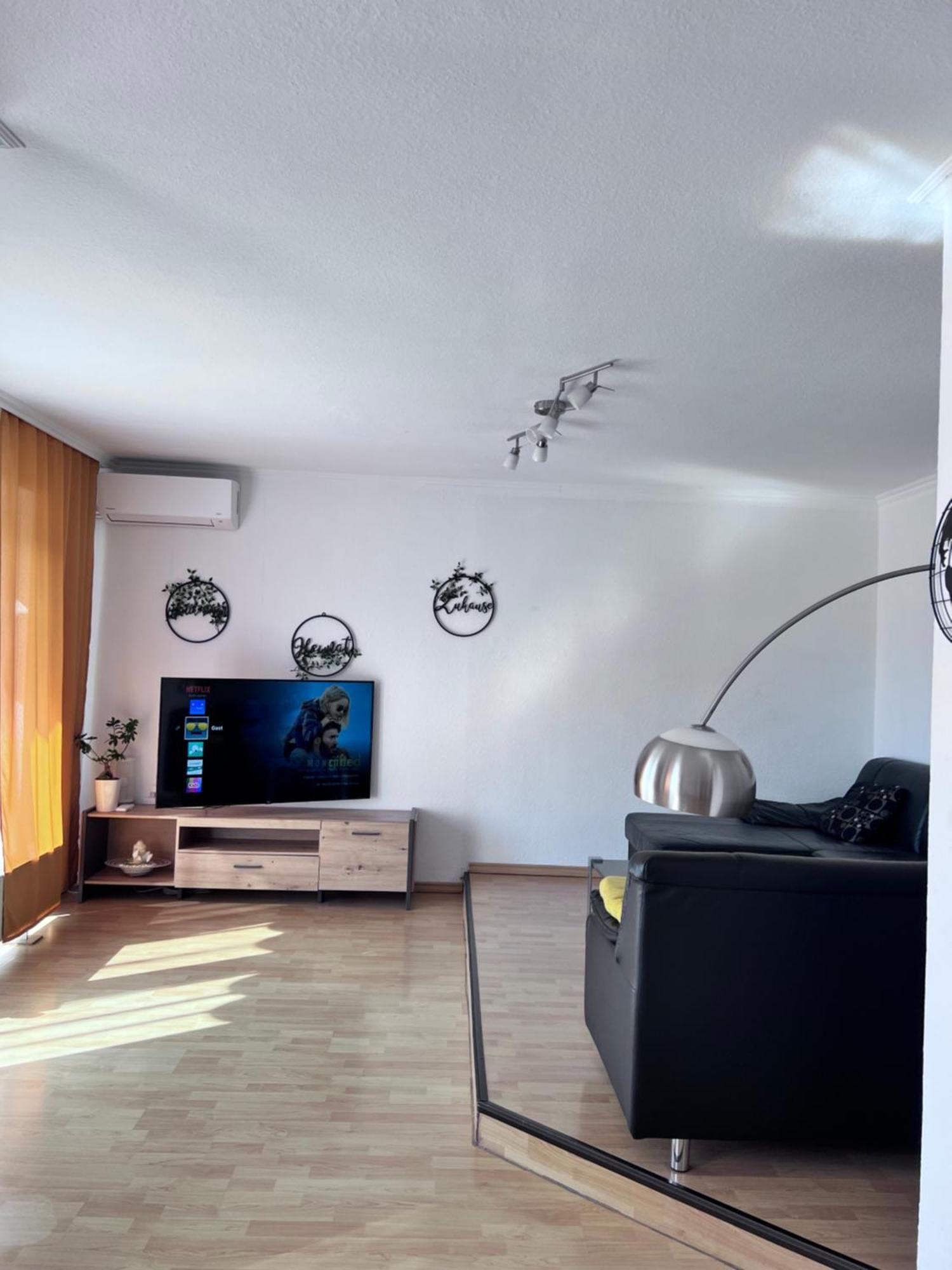 Moderne, Helle Mit Terasse 15min Bis Ob Centro, Klimaanlage